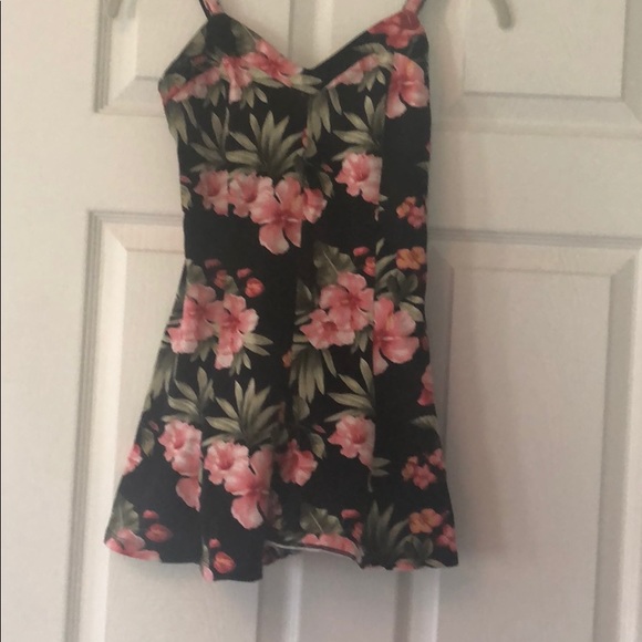 Forever 21 Pants - Women’s forever 21 romper size S